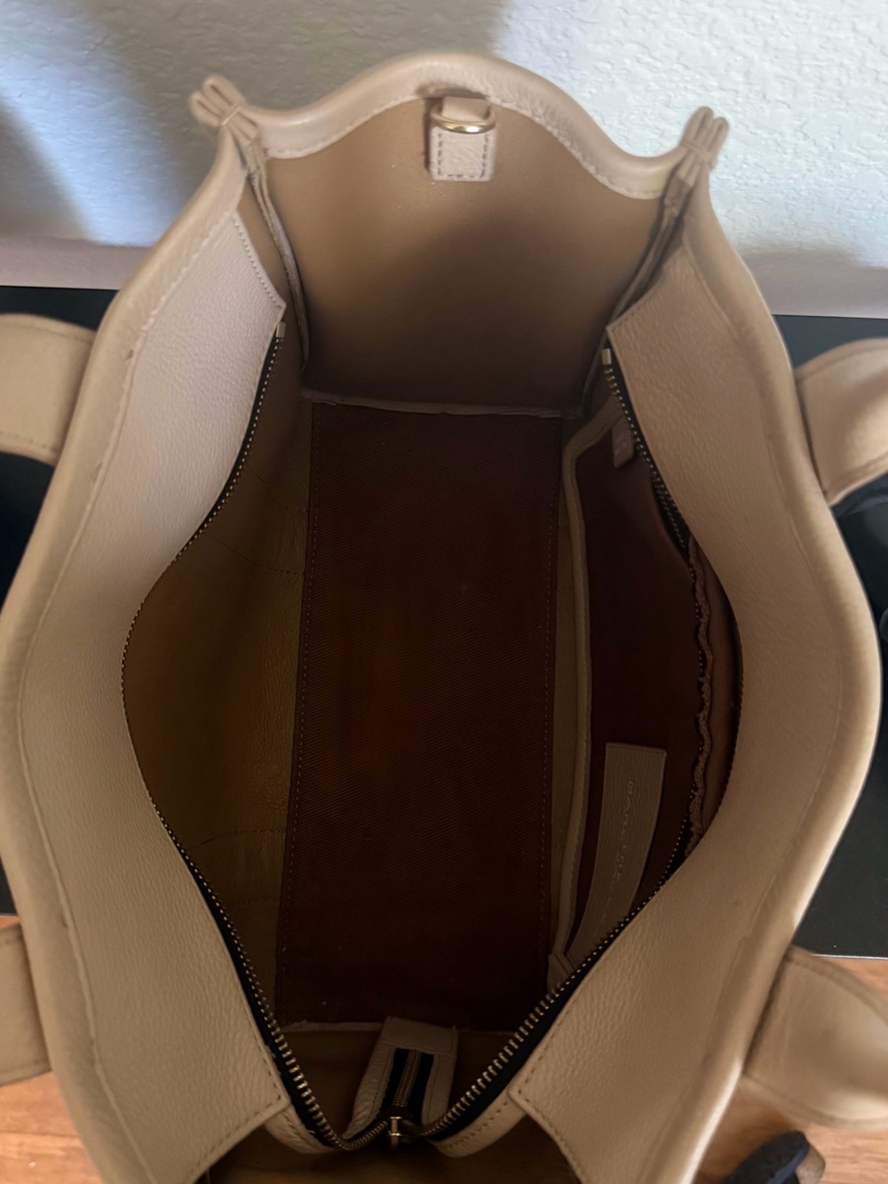 Marc Jacobs The Tote Bag in beige medium leather - Picture 5 of 8